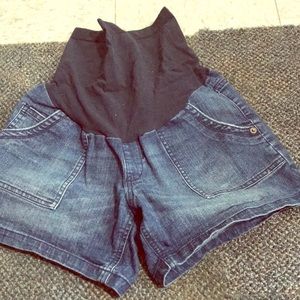 Maternity shorts